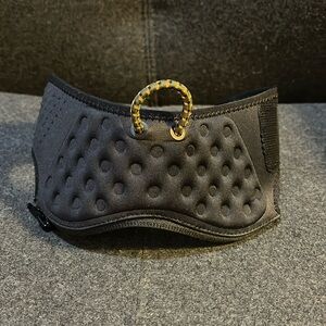 1 Under Armour shoe cuff